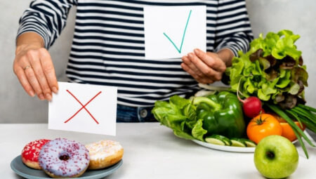 Yaz Mevsiminde Sağlıklı Beslenme: Serin ve Hafif Diyet Önerileri